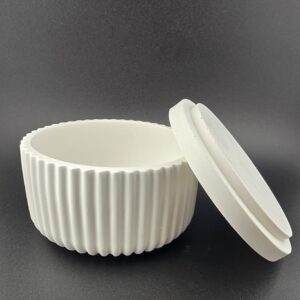 Dekoschale aus Gips mit Deckel