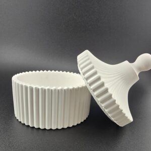 Dekoschale aus Gips mit Deckel